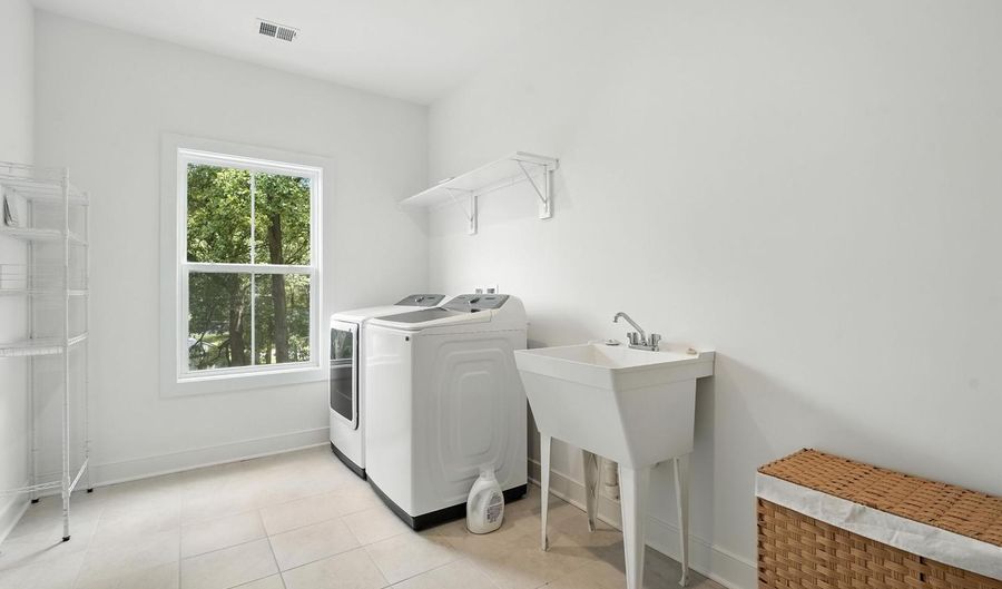 5604 CLERMONT Dr, Alexandria, VA 22310 - 1 Beds, 1 Bath