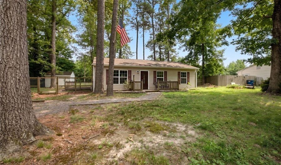 8568 Poplar Springs Dr, Ark, VA 23061 - 3 Beds, 1 Bath