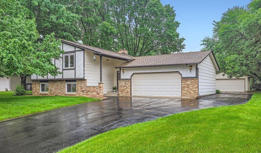 211 Mckinley St, Anoka, MN 55303 - 4 Beds, 2 Bath