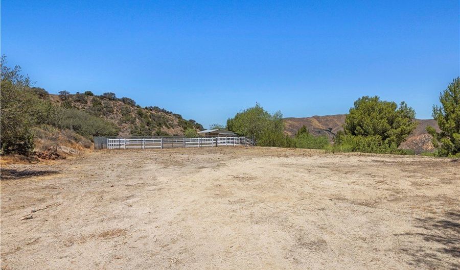 13620 Pales, Agua Dulce, CA 91390 - 4 Beds, 3 Bath