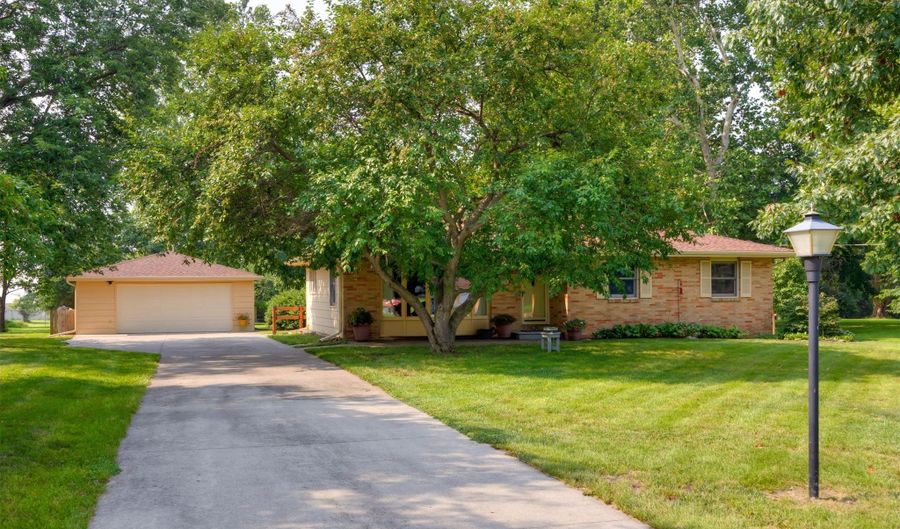 204 E Madison Dr, Polk City, IA 50226 - 3 Beds, 3 Bath