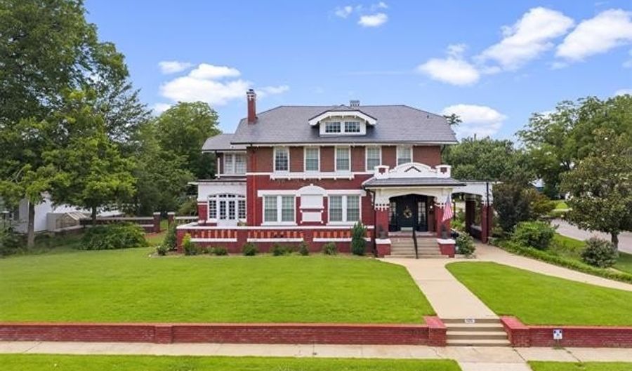 125 G St SW, Ardmore, OK 73401 - 4 Beds, 5 Bath