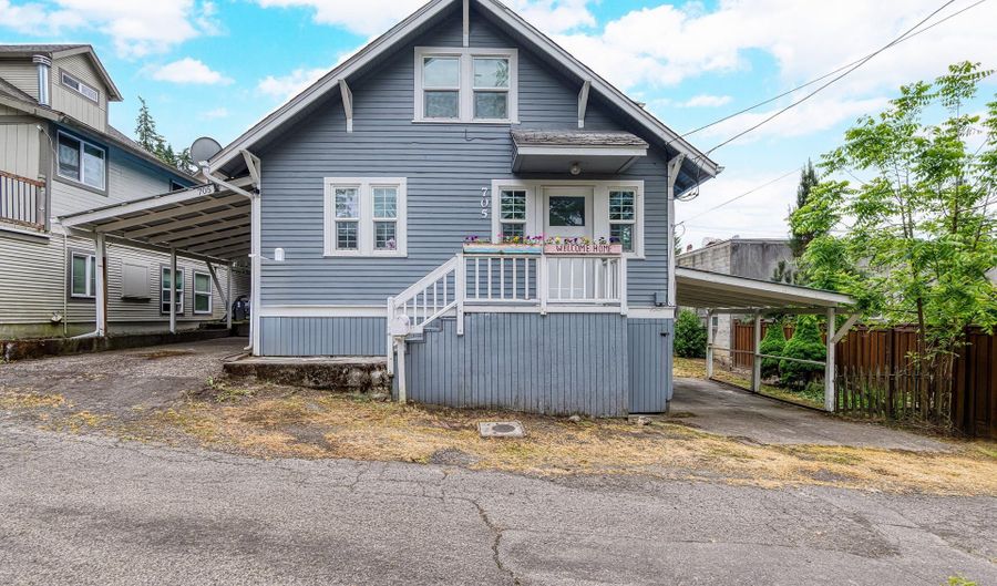 705 JACKSON St, Oregon City, OR 97045 - 3 Beds, 2 Bath