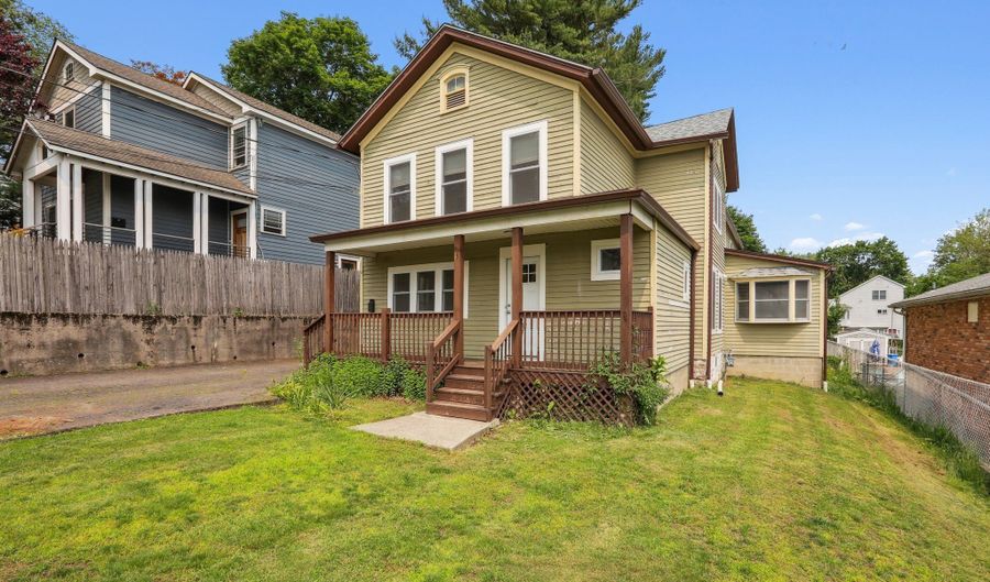 15 Seeley St, Danbury, CT 06810 - 5 Beds, 5 Bath