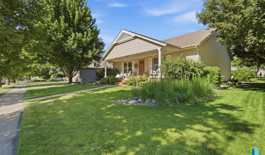 501 N Pasque Flower Trl, Brandon, SD 57005 - 5 Beds, 3 Bath