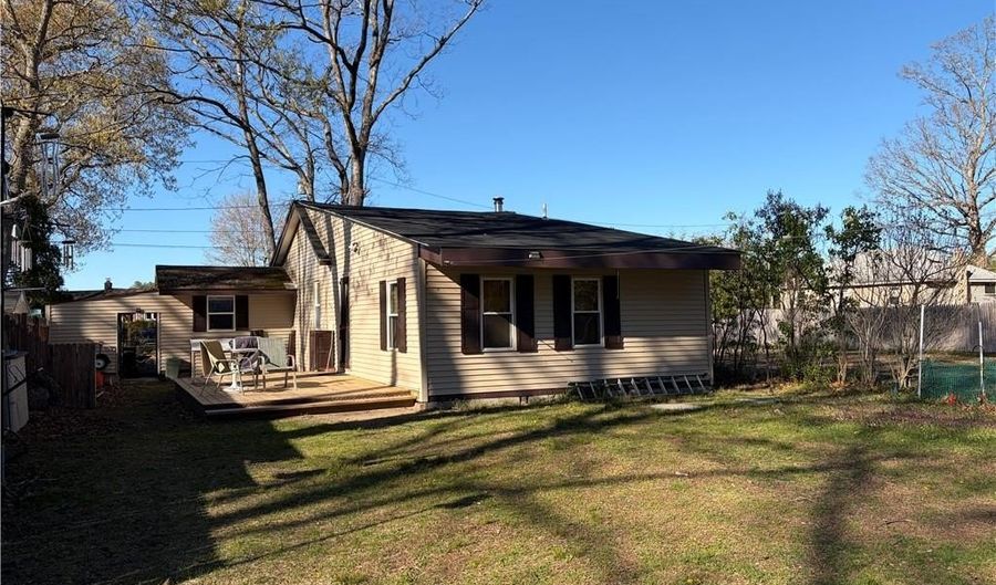 193 Shady Valley Rd, Coventry, RI 02816 - 2 Beds, 1 Bath