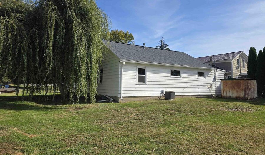 306 S 8TH Ave, Albany, IL 61230 - 1 Beds, 1 Bath