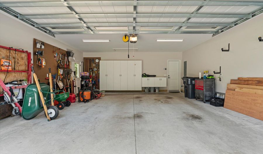 24 Alumni Rd, Beaufort, SC 29907 - 4 Beds, 3 Bath