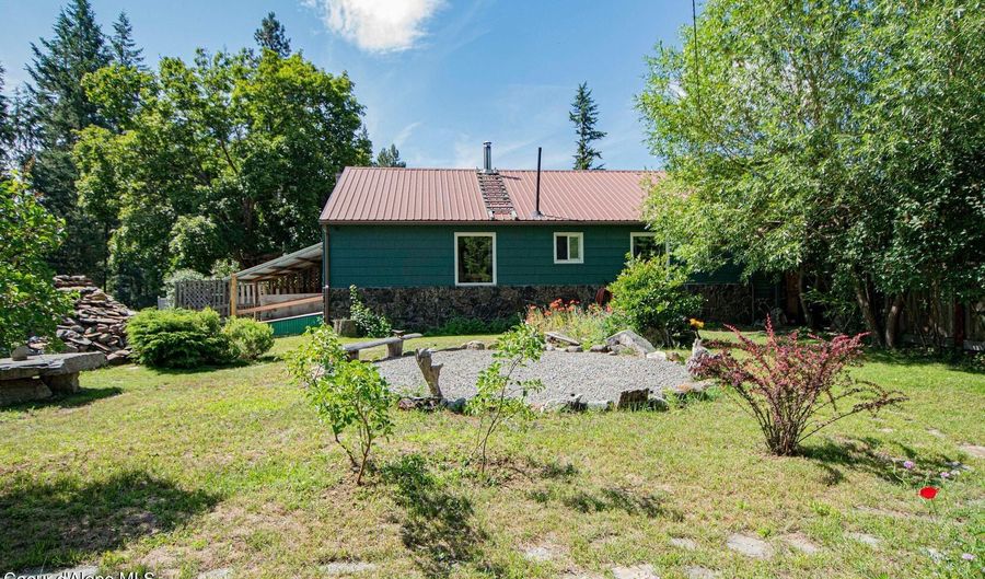 66582 Hwy 2, Bonners Ferry, ID 83805 - 5 Beds, 2 Bath