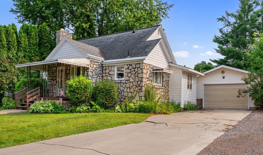 202 E Blair St, Alpena, MI 49707 - 3 Beds, 2 Bath