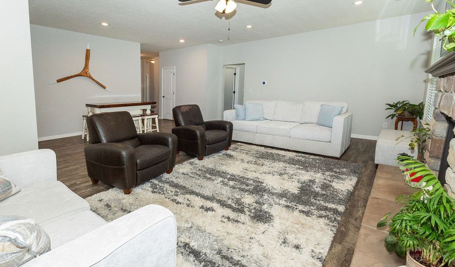 9239 Thames Dr, Avon, IN 46123 - 3 Beds, 2 Bath