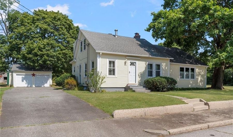 509 School St, North Kingstown, RI 02852 - 3 Beds, 2 Bath