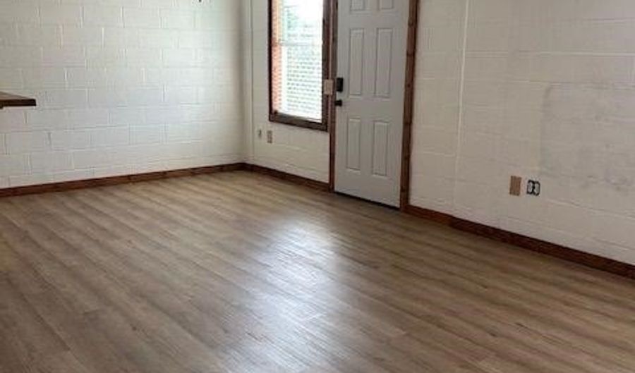 633 N Commercial St N, Aransas Pass, TX 78336 - 2 Beds, 1 Bath