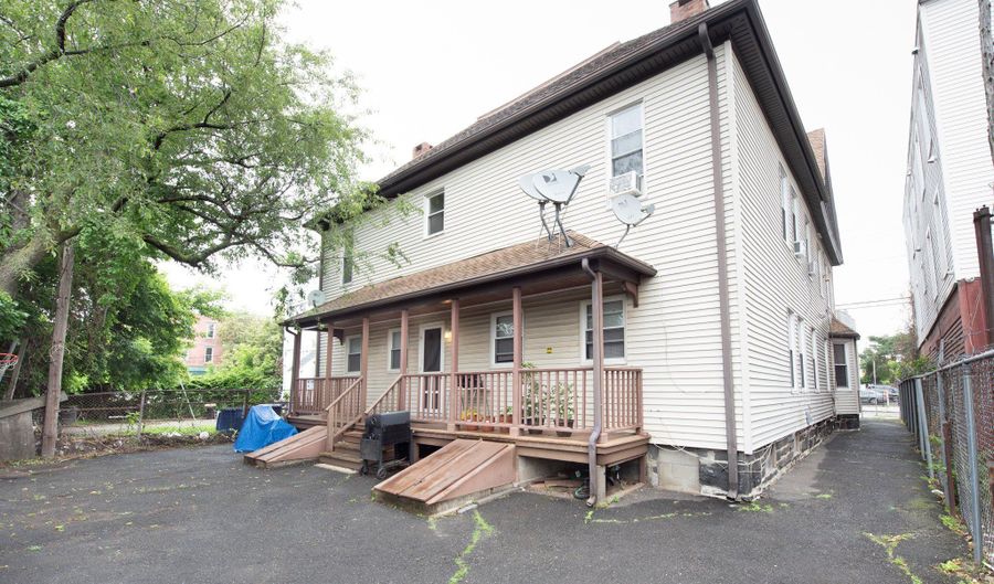 527 E Main St 2nd floor Right, Bridgeport, CT 06608 - 3 Beds, 1 Bath