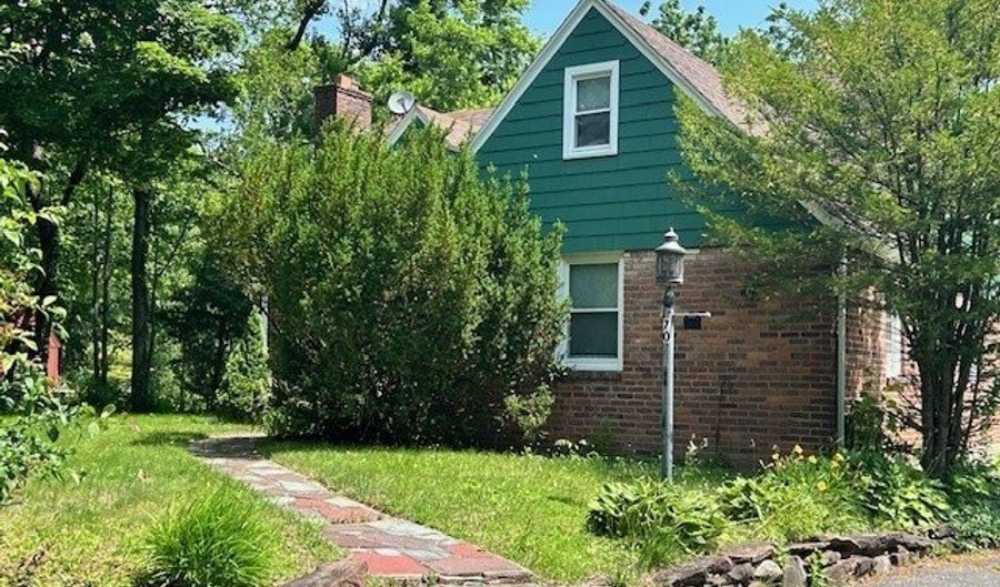 70 Tunxis Ave, Bloomfield, CT 06002 - 4 Beds, 2 Bath