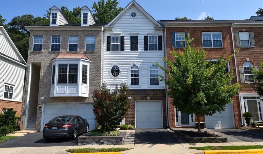 7810 LOCUST LEAF Ln, Alexandria, VA 22315 - 3 Beds, 4 Bath