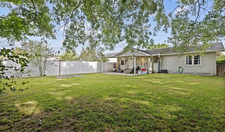 605 Old Kaplan Hwy, Abbeville, LA 70510 - 3 Beds, 2 Bath