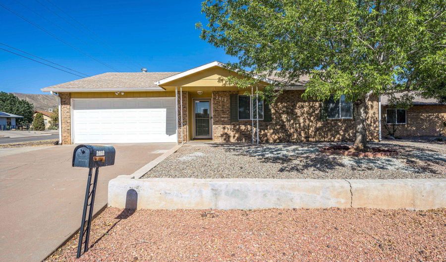 2412 Iowa Ave, Alamogordo, NM 88310 - 3 Beds, 2 Bath