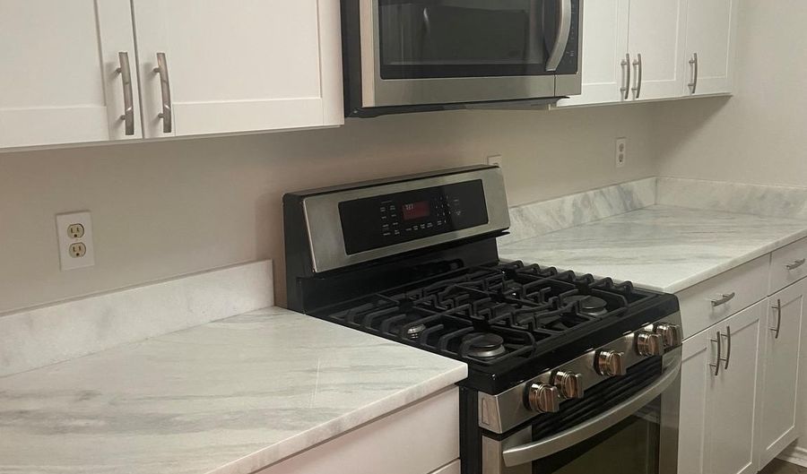 21024 TIMBER Ter 202, Ashburn, VA 20147 - 2 Beds, 1 Bath