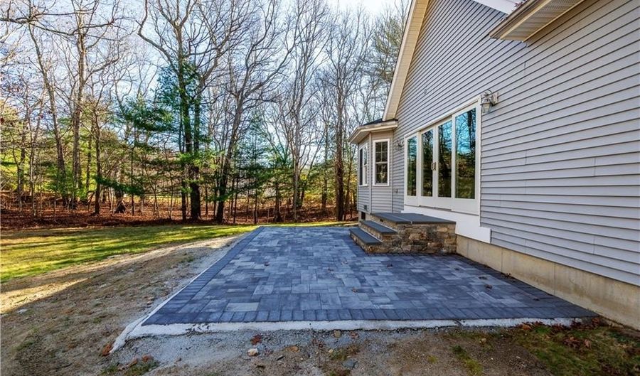 247 Glen Hill Dr, North Kingstown, RI 02874 - 4 Beds, 2 Bath