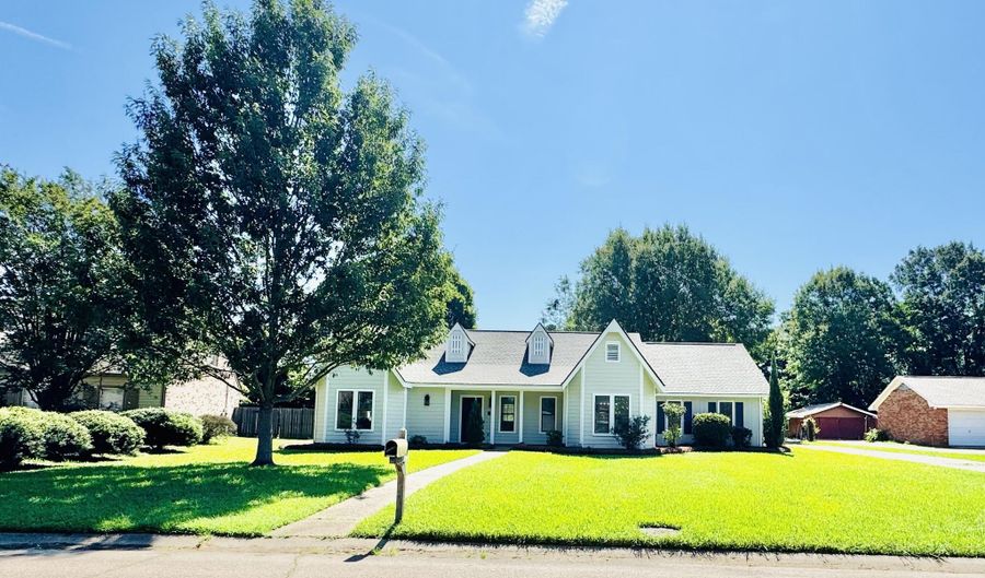 124 Westlake Dr, Brandon, MS 39047 - 4 Beds, 2 Bath