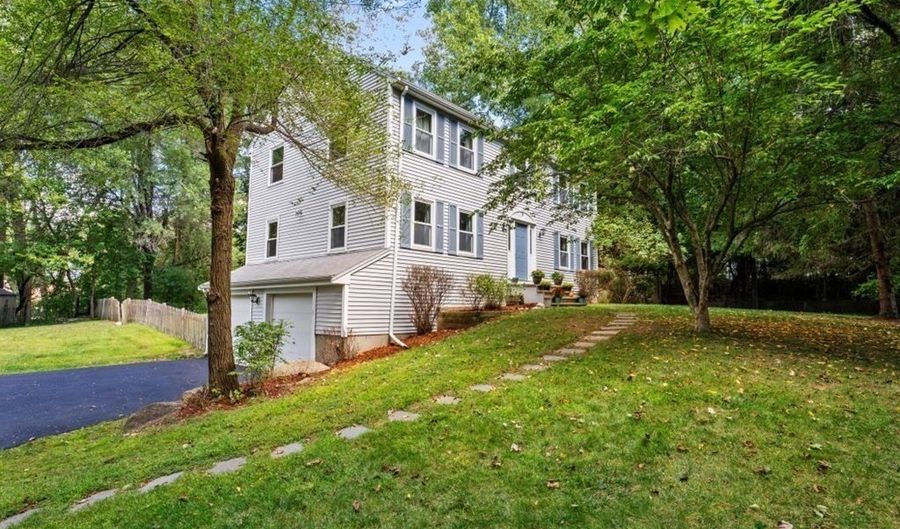 9 South St, Ashland, MA 01721 - 4 Beds, 3 Bath