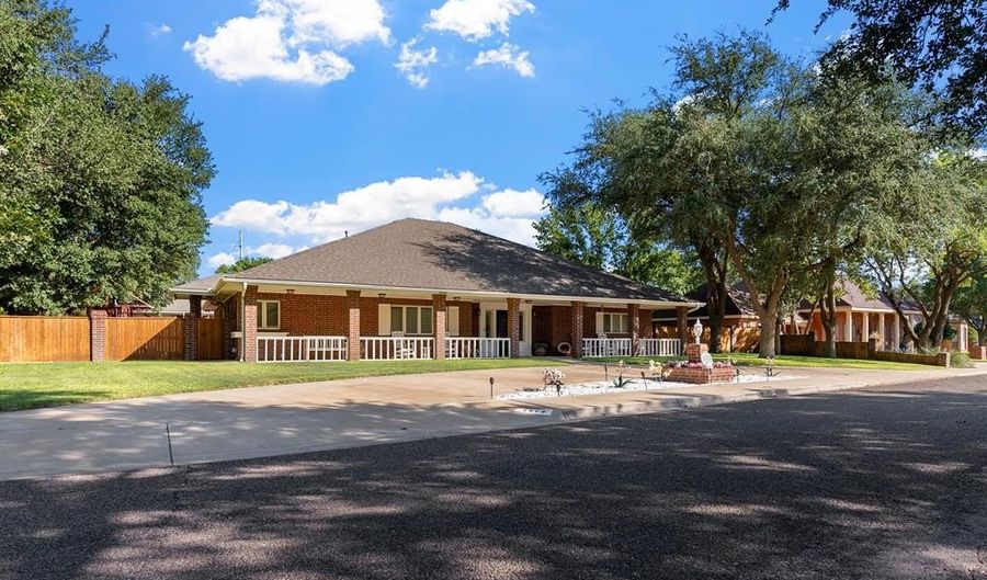 1512 Heritage Blvd, Andrews, TX 79714 - 4 Beds, 3 Bath