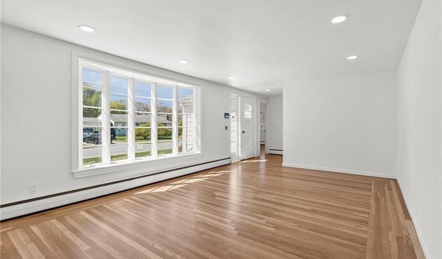 101 Bateman Ave, Cranston, RI 02920 - 3 Beds, 1 Bath