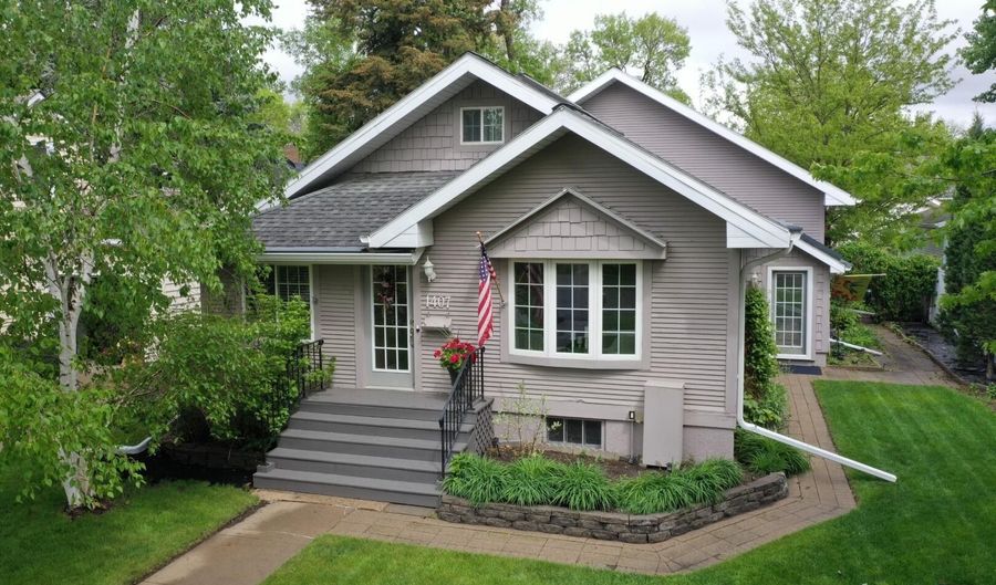 1407 S 2nd St, Aberdeen, SD 57401 - 4 Beds, 2 Bath