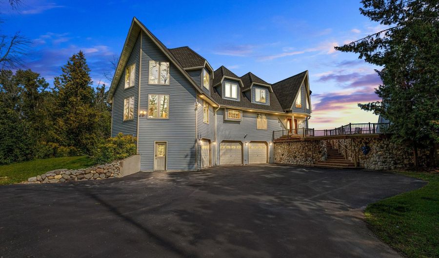 E7379 WASHINGTON Road, Algoma, WI 54201 - 6 Beds, 4 Bath