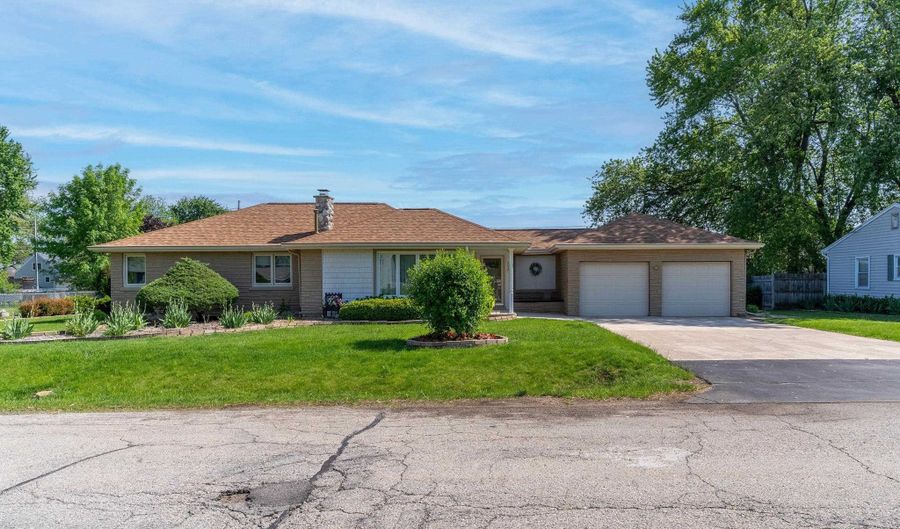 2627 W HEATHER Ave, Appleton, WI 54914 - 3 Beds, 2 Bath