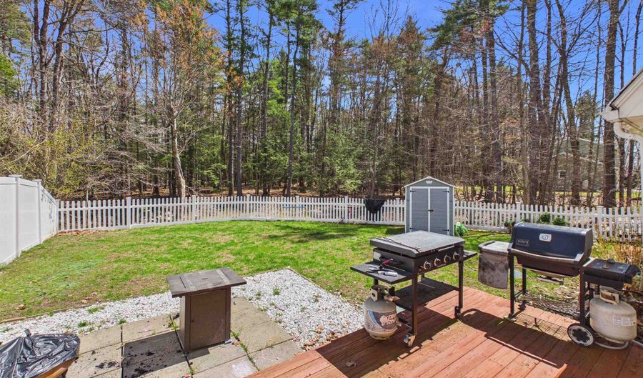 19 Deerwood Dr B, Amherst, NH 03031 - 3 Beds, 2 Bath