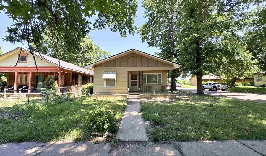 1326 S C St, Arkansas City, KS 67005 - 3 Beds, 2 Bath