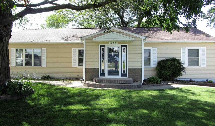 622 Center St, Alden, IA 50006 - 3 Beds, 2 Bath