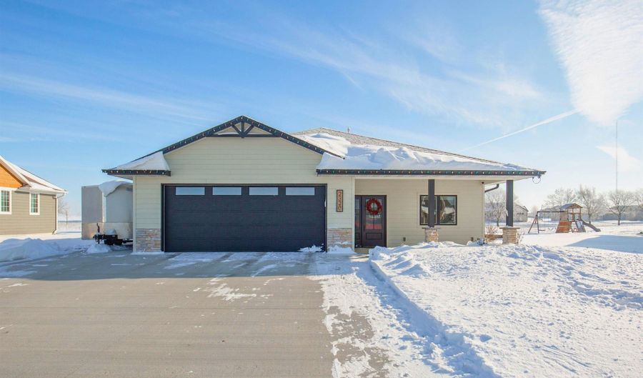 2320 Eastland Dr, Algona, IA 50511 - 3 Beds, 2 Bath