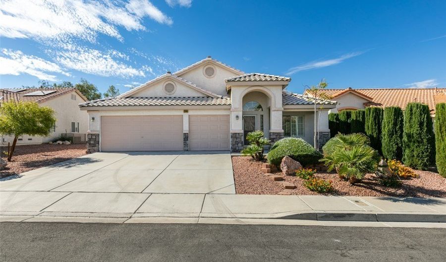 2744 Summerchase Ln, Henderson, NV 89052 - 3 Beds, 2 Bath