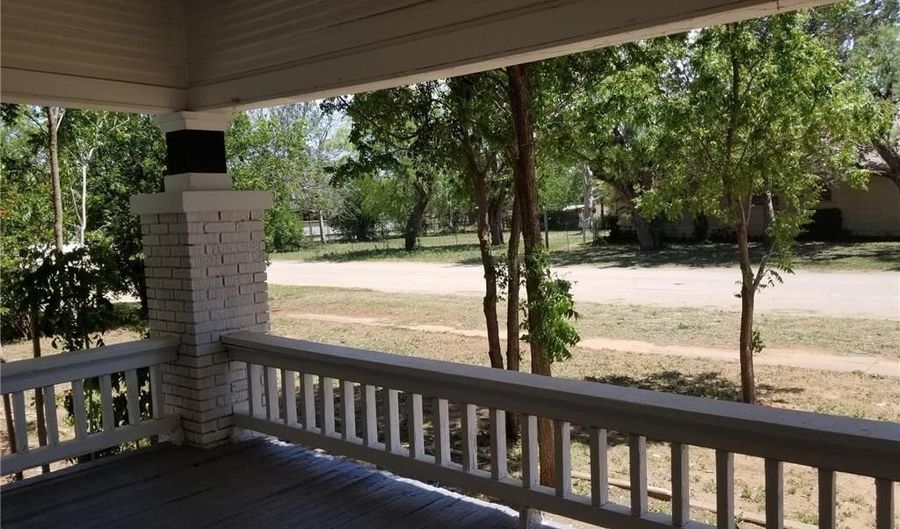 731 Avenue J, Anson, TX 79501 - 2 Beds, 1 Bath