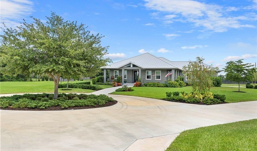 15911 Rivercreek Ct, Alva, FL 33920 - 3 Beds, 4 Bath