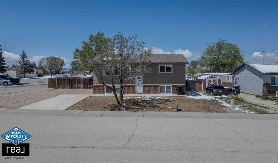 476 Indian Paintbrush, Casper, WY 82604 - 3 Beds, 2 Bath