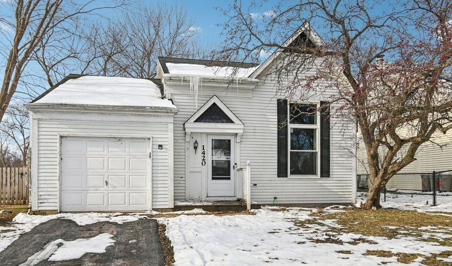 1420 Greenridge Ave, Algonquin, IL 60102 - 3 Beds, 2 Bath