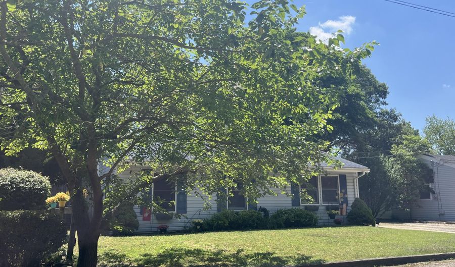 204 2nd St, Barnegat, NJ 08005 - 3 Beds, 1 Bath