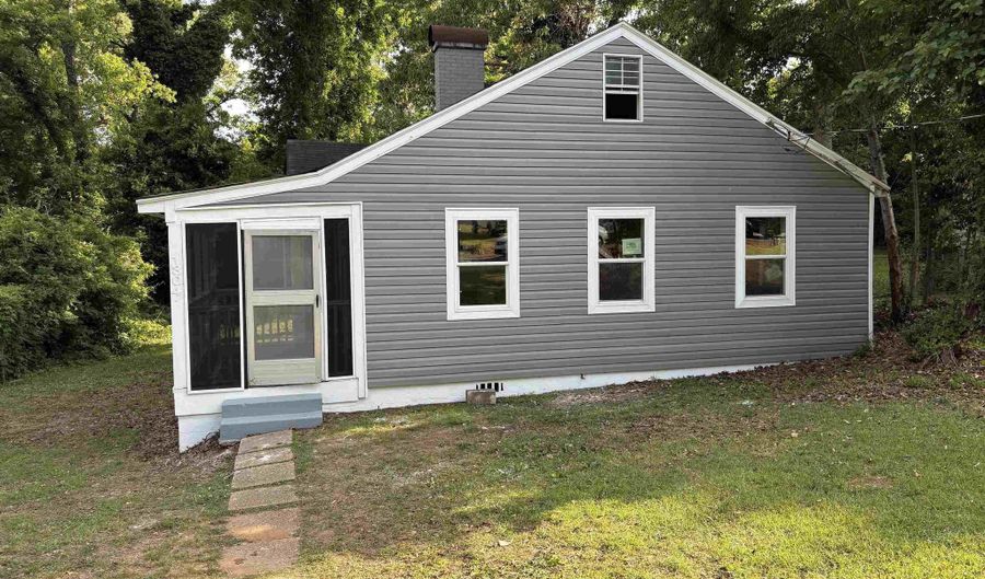 1304 E 11TH St, Anniston, AL 36207 - 4 Beds, 1 Bath