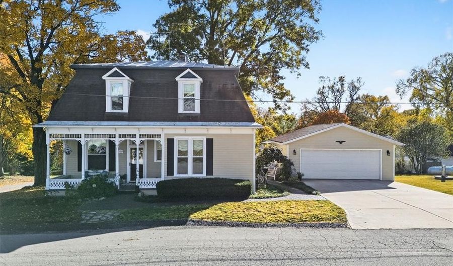 5548 Chestnut St, Augusta, MO 63332 - 3 Beds, 2 Bath