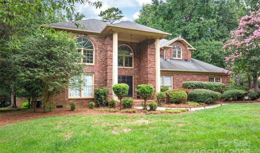 8600 Brownes Pond Ln, Charlotte, NC 28277 - 5 Beds, 4 Bath