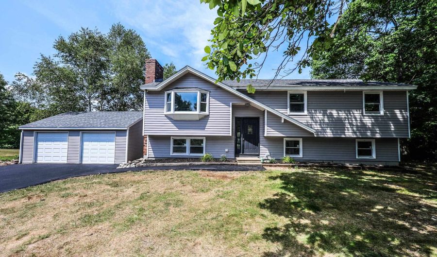 299 High St, Candia, NH 03034 - 3 Beds, 2 Bath