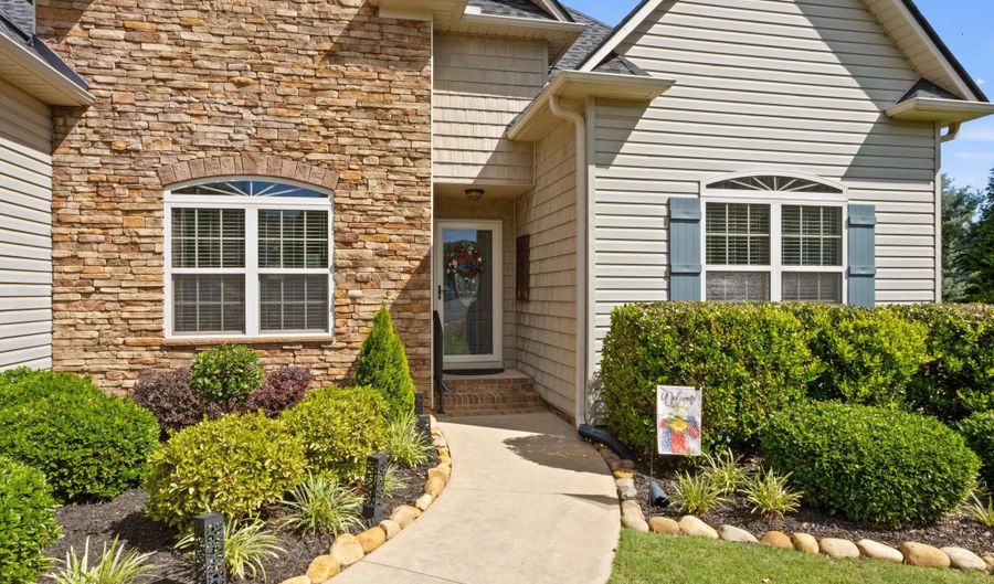 330 War Emblem Dr, Boiling Springs, SC 29316 - 4 Beds, 2 Bath