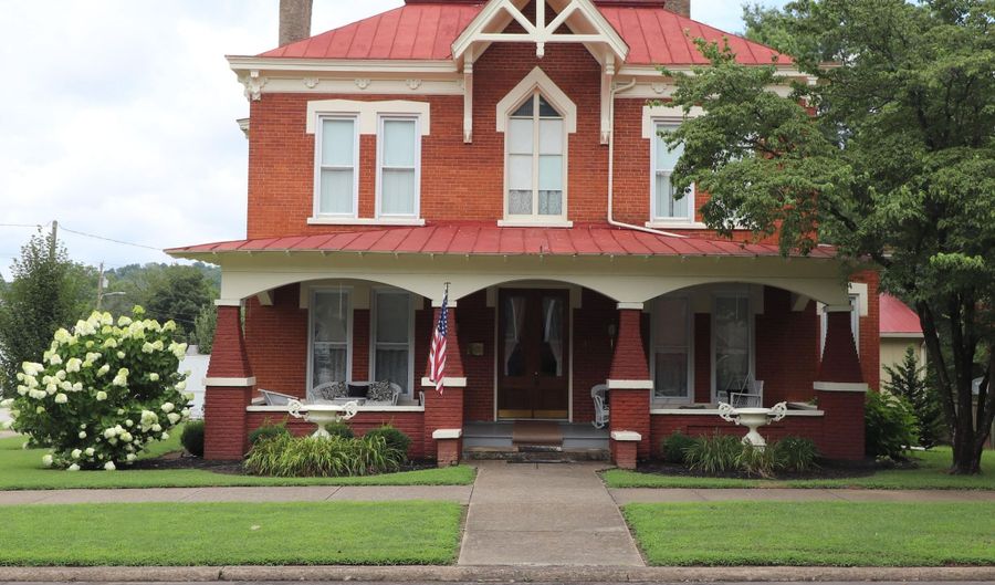 401 E 4th St, Augusta, KY 41002 - 4 Beds, 2 Bath