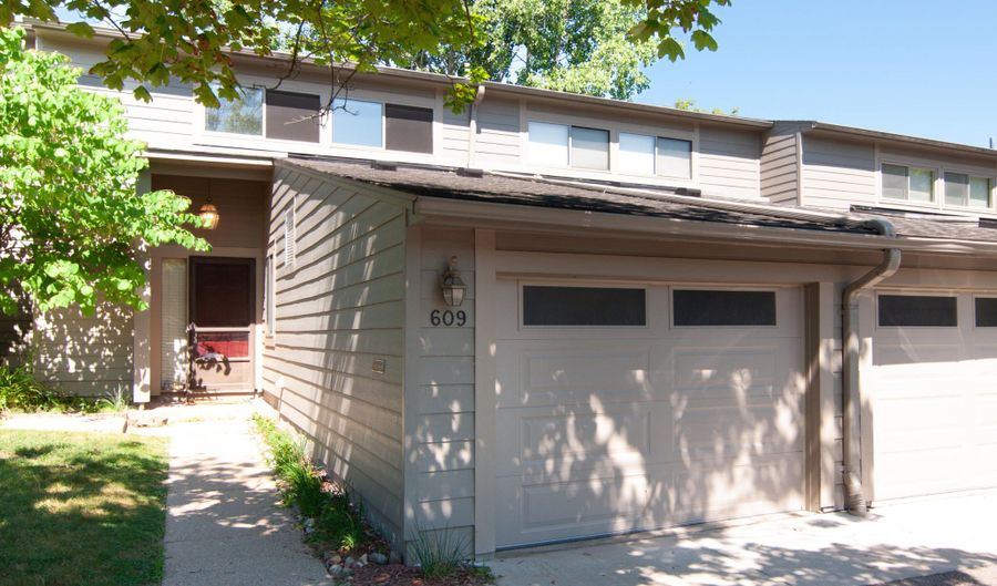 609 Watersedge Dr, Ann Arbor, MI 48105 - 3 Beds, 3 Bath