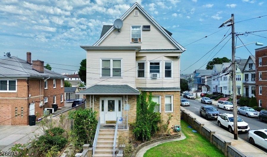 959 961Avenue C, Bayonne, NJ 07002 - 3 Beds, 2 Bath