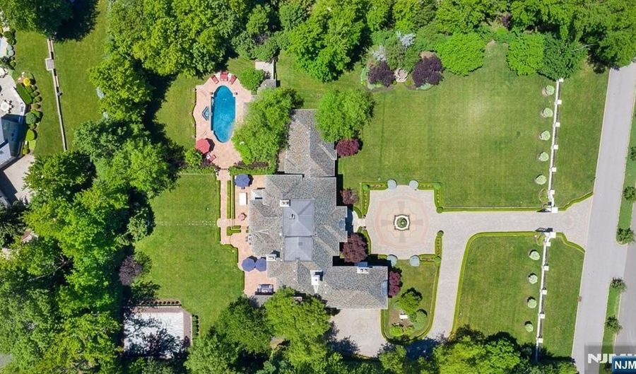 12 The Esplanade, Alpine, NJ 07620 - 7 Beds, 11 Bath